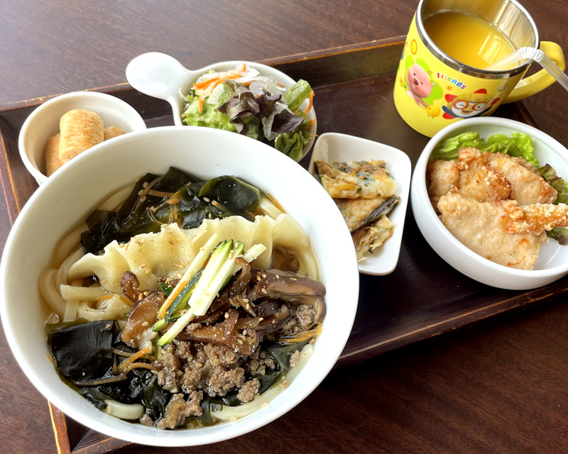 お子様わかめスープうどん定食<